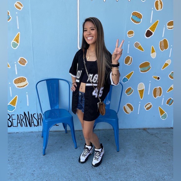 Meet your Posher, Caroline - Picture 1 of 1